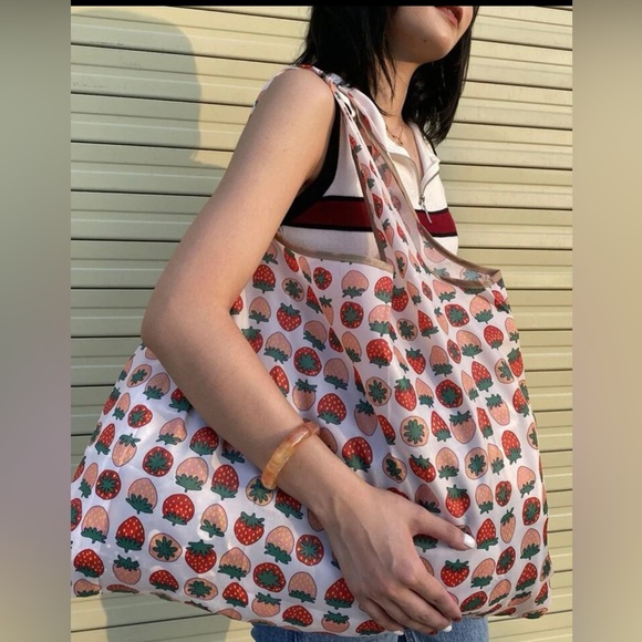 Strawberry Print Shopping Bag reusable - Picture 2 of 8